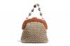 Τσάντα στο χρώμα του πούρου με δερμάτινο πάτο, ξύλινο κούμπωμα και αλυσίδα από πέτρες.